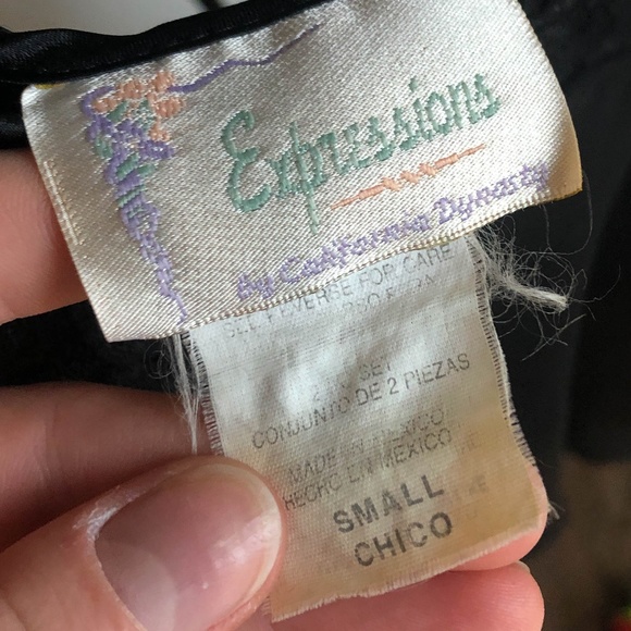 ♥︎ BUY ONE GET ONE FREE! BLACK FRIDAY SALE! ♥︎ - Picture 5 of 6